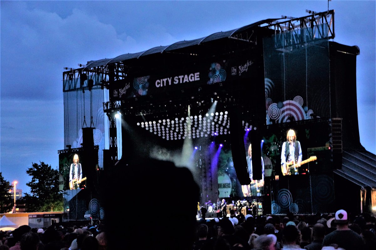 ottawalifers's tweet photo. Former skier and disability activist @MikeNemesvary confronts accessibility issues at @ottawabluesfest: https://t.co/yVIHMqKYTp @tompetty https://t.co/ws8qUB0iEs