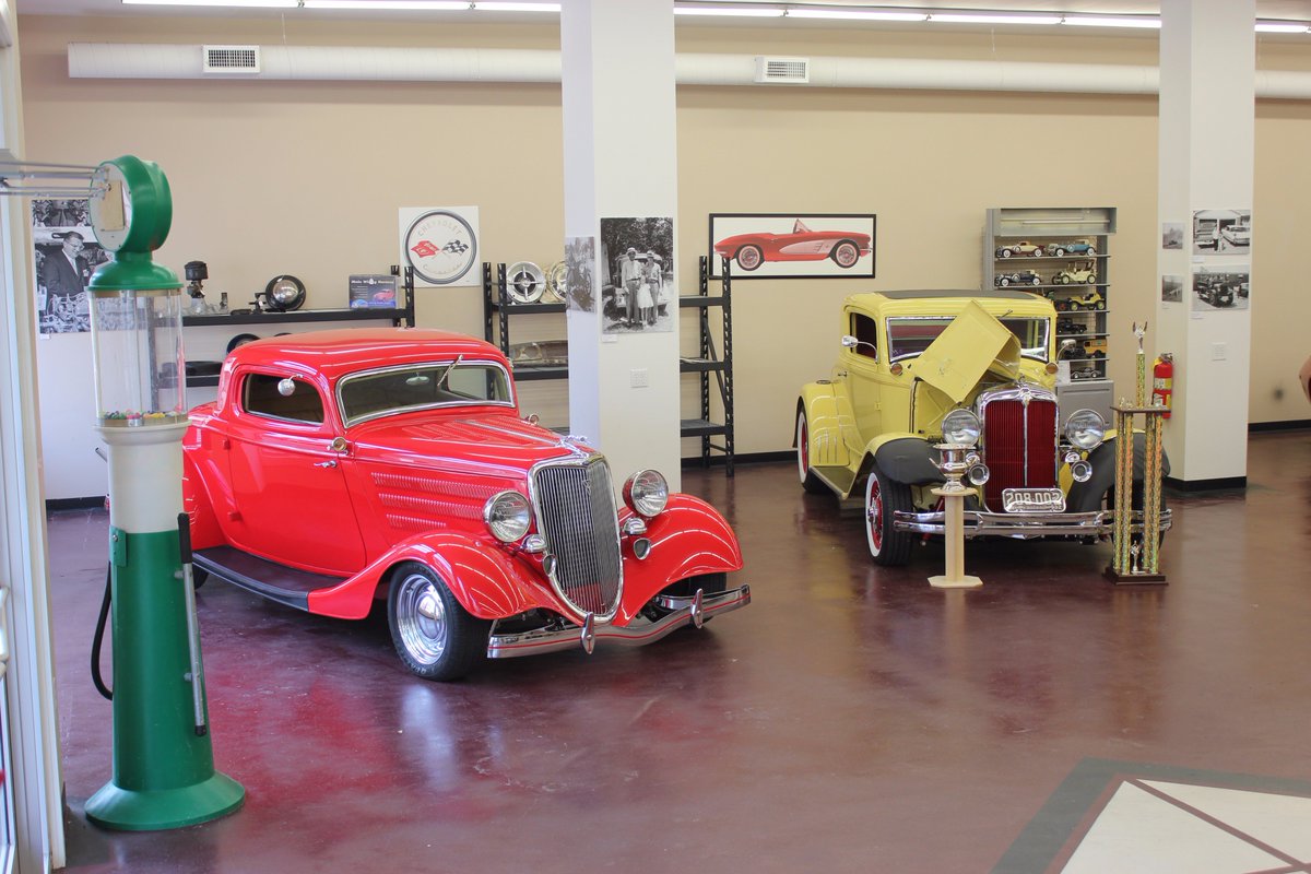 hilltophotrod's tweet photo. #TuesdayMorning #ParisKY #BudvilleMotors #inventoryreductionsale #newinventorycoming https://t.co/gpx5BaZcHj