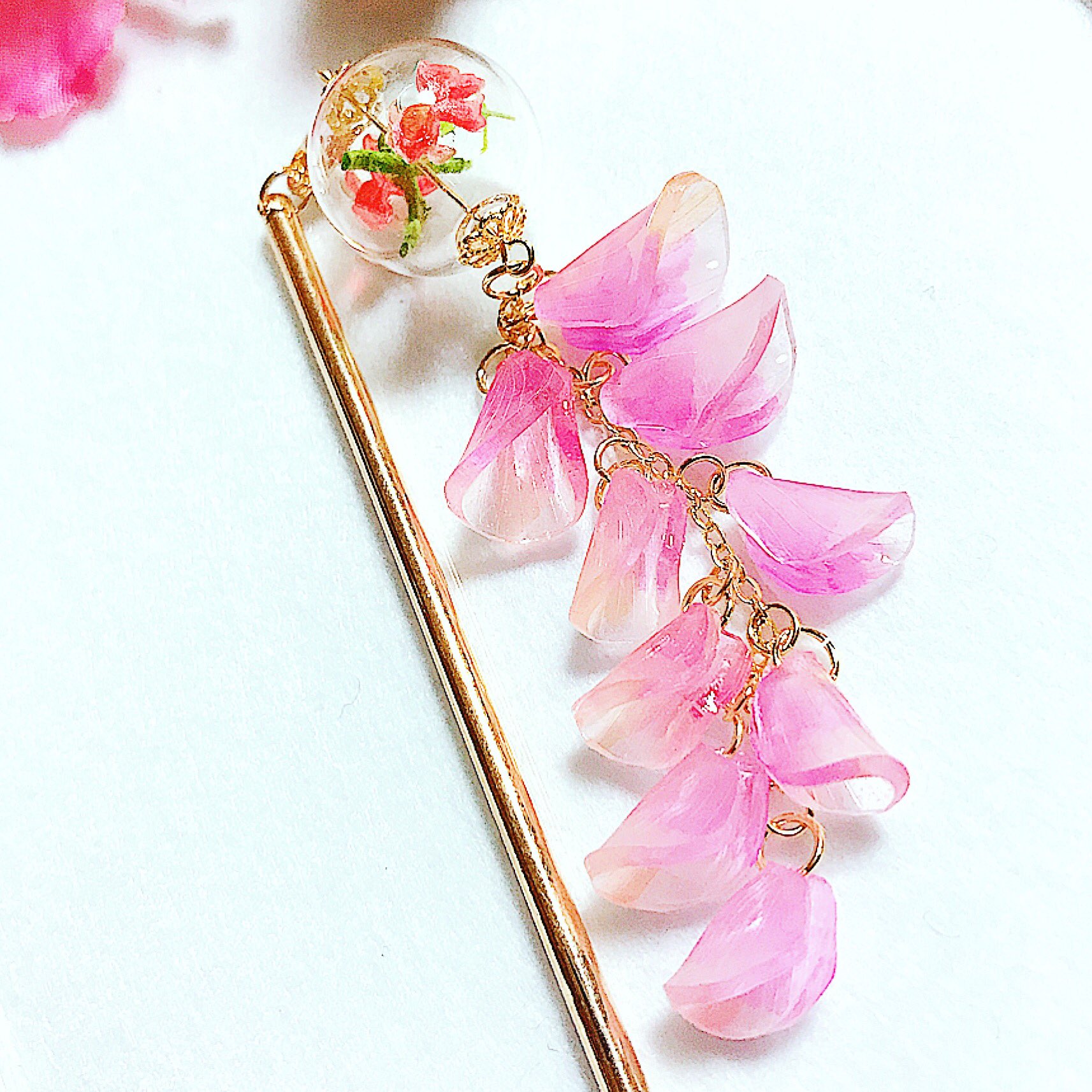 Twitter 上的 Shop Kei やっと出来たーーーー 藤の花を金魚鉢から垂らし藤棚みたいにシャラシャラ揺れる簪ができました ハンドメイド 藤 花 ハンドメイド好きさんと繋がりたい 浴衣 金魚 お祭り メルカリ 和風 着物 プラ板 T Co Qbnynyu3mh