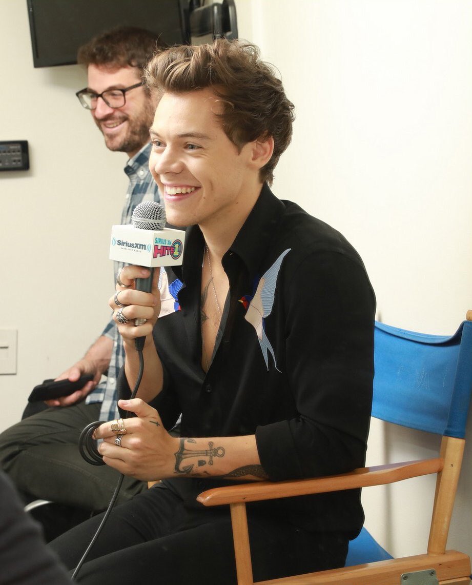 harrysbrasil's tweet photo. HQ| Nova foto do Harry para a  SiriusXM Hits 1. https://t.co/B8n9npTjm8