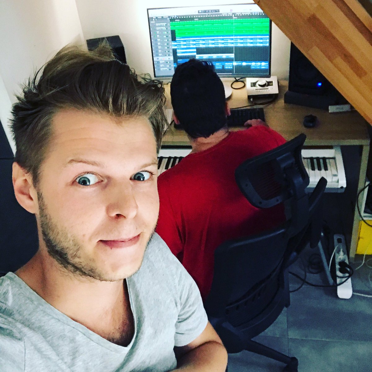 Bonjour à tous merci pour vos propositions 😱nous avons fait notre choix. La bise les gens 😘 #merci #workinprogress #surprise