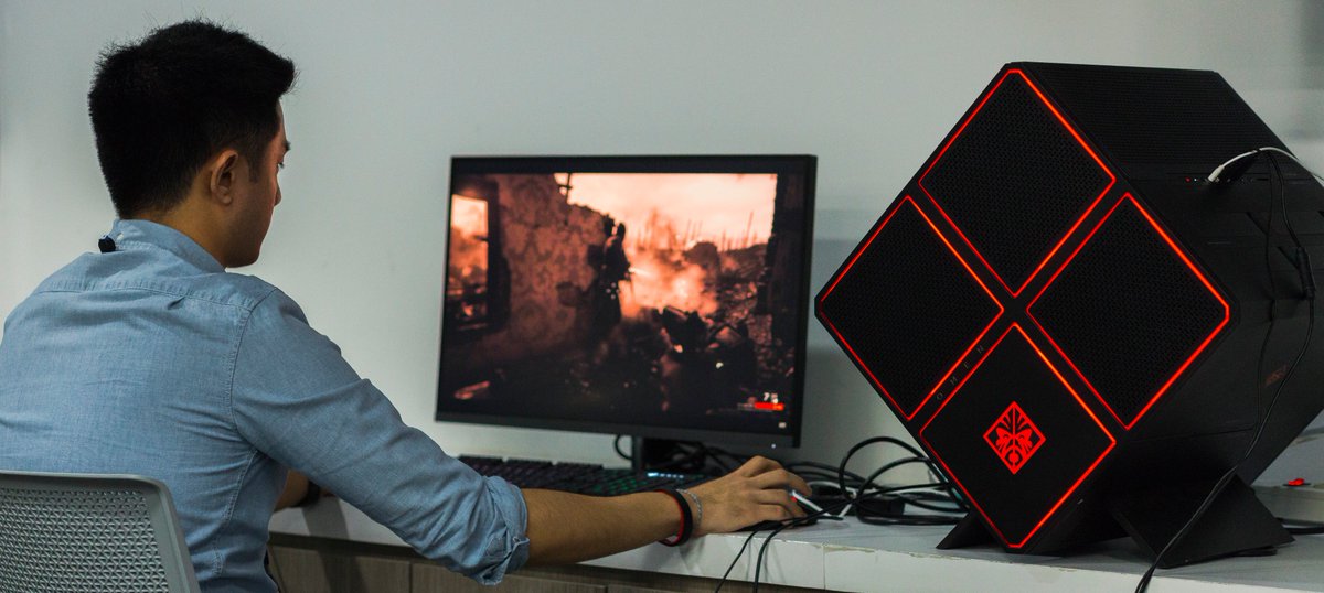 Kriszaa_007's tweet image. When your gaming skills is way too high for just an ordinary desktop.😎 My dream set up!🤩 #OMENX #HPInsiders #DominateTheGame #Battlefield1
