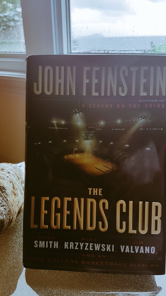 theronster1's tweet photo. Looking fwd to this rainy day read #hooplegends https://t.co/3saPaaokf0