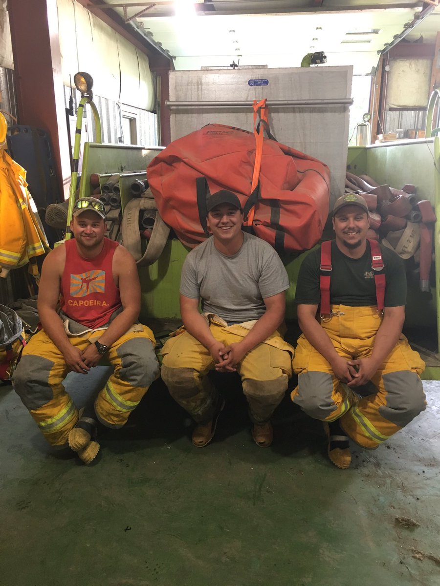 mikelemcke's tweet photo. Here's the pride of #loreburnFD they will be gracing the cover and are your January models for the calendar. https://t.co/QISCHiATIG
