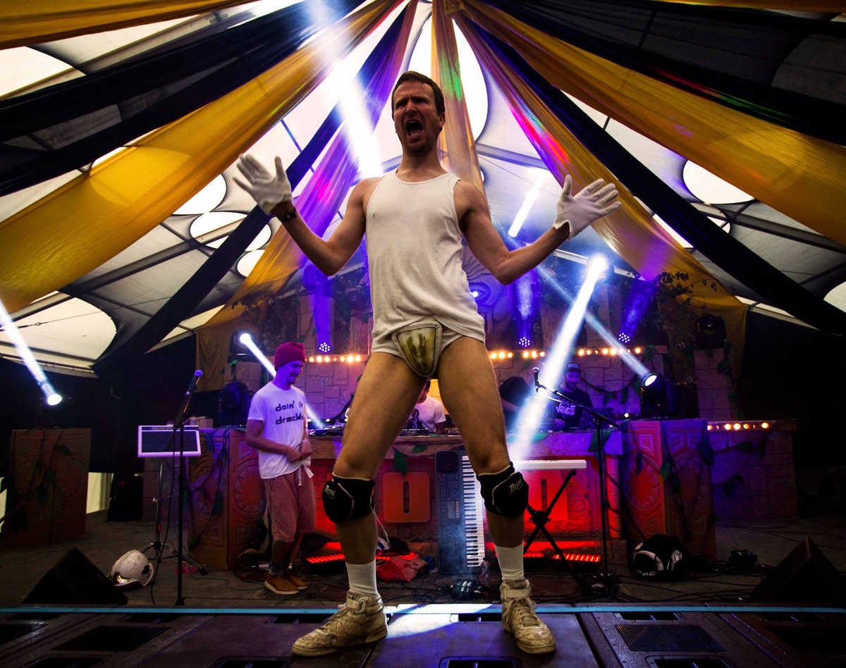wonderlandmag's tweet photo. House party in a field this weekend 🤔 RT to win tickets to @LEOPALLOOZA ✌️ https://t.co/ABzUiaMiyD 💪 https://t.co/NH7fiSCofD