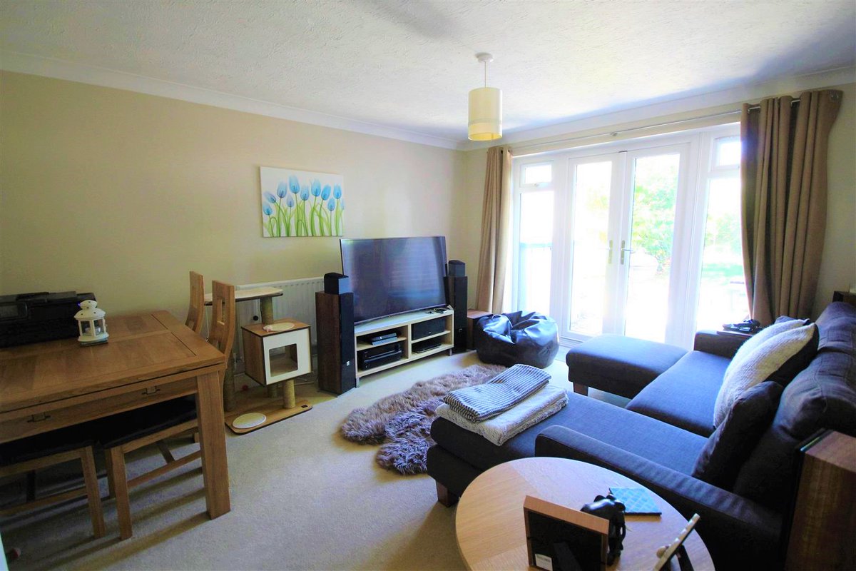 Wentworth_ea's tweet photo. 2 Bedroom Mid Terrace for Rent! https://t.co/f6KWRUOCr1 https://t.co/AZuTUKcgLd