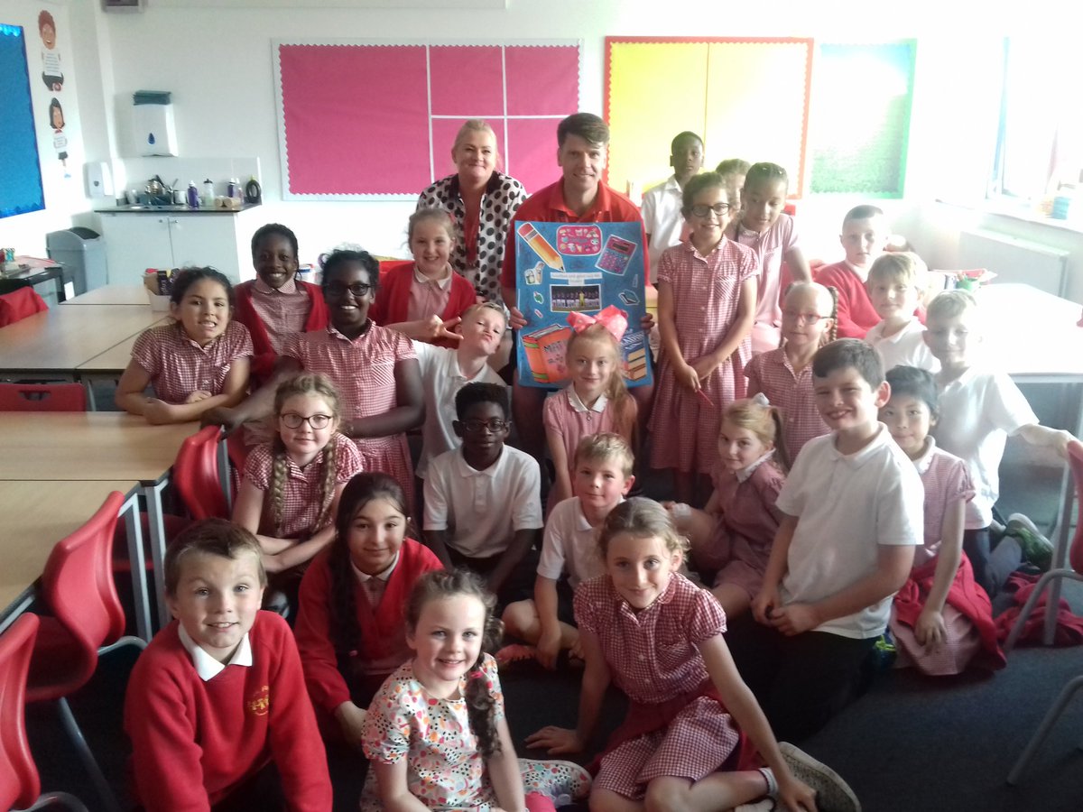 paulajanehollis's tweet photo. A fond farewell to Year 4 class today! Also best of luck to my partner in crime for the last 2 years Mr Deakin @NewParkPrimary @mrdeakiny4 https://t.co/5fMMgPGW3z