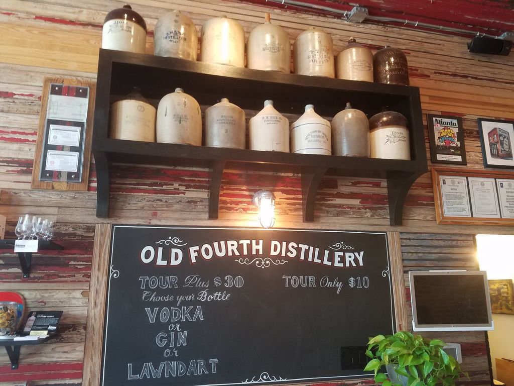 CulinaryLocalGA's tweet image. Antiques meet new technology at @old4th. buff.ly/2uQwjc1 #drinklocal #distillery