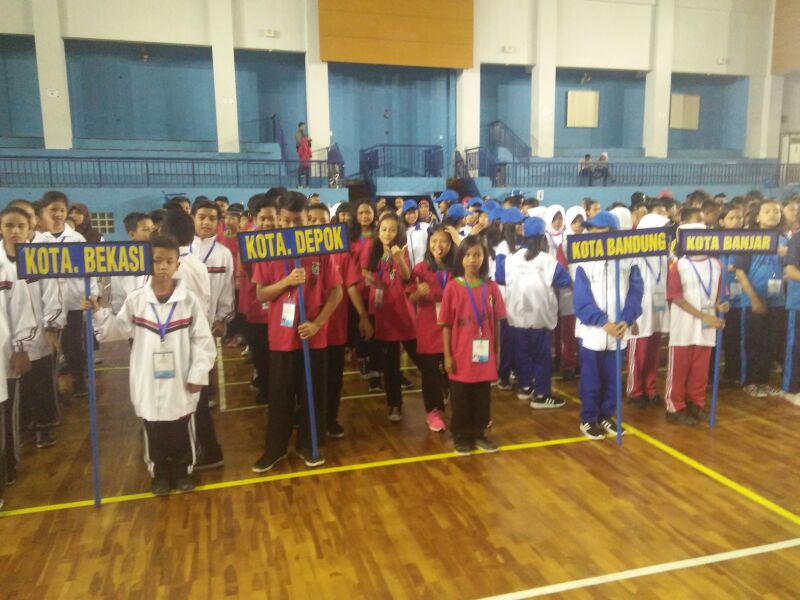 dispora_depok's tweet photo. Pembukaan invitasi Olahraga Tradisional Tkt Provinsi Jawa Barat thn 2017 di Hall UPI Bandung @IdrisAShomad @pemkotdepok @depokdiskominfo https://t.co/fnppj7O1AD