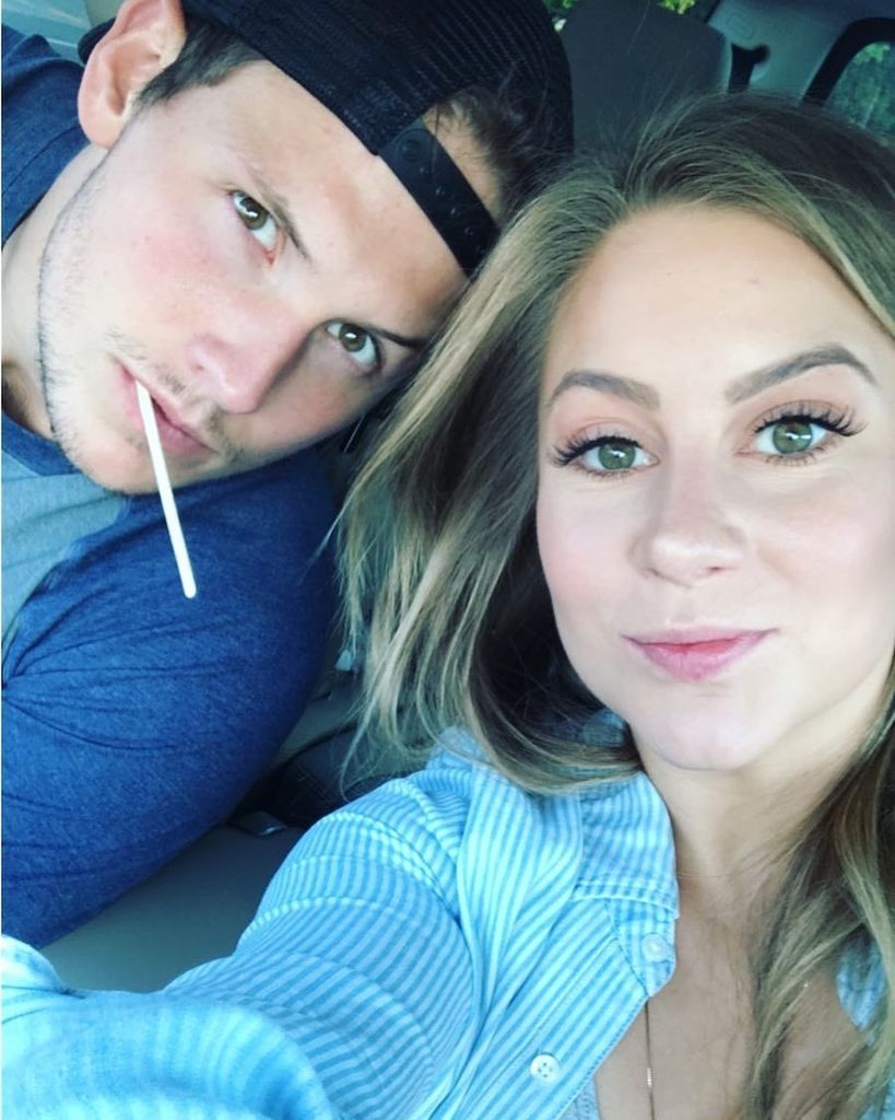 ShawnJohnson's tweet photo. H A P P Y ๐๐ T U E S D A Y #thehubs #mrandmrs #theeasts #heahottie @andrewdeast https://t.co/VpRp3ZxNHS