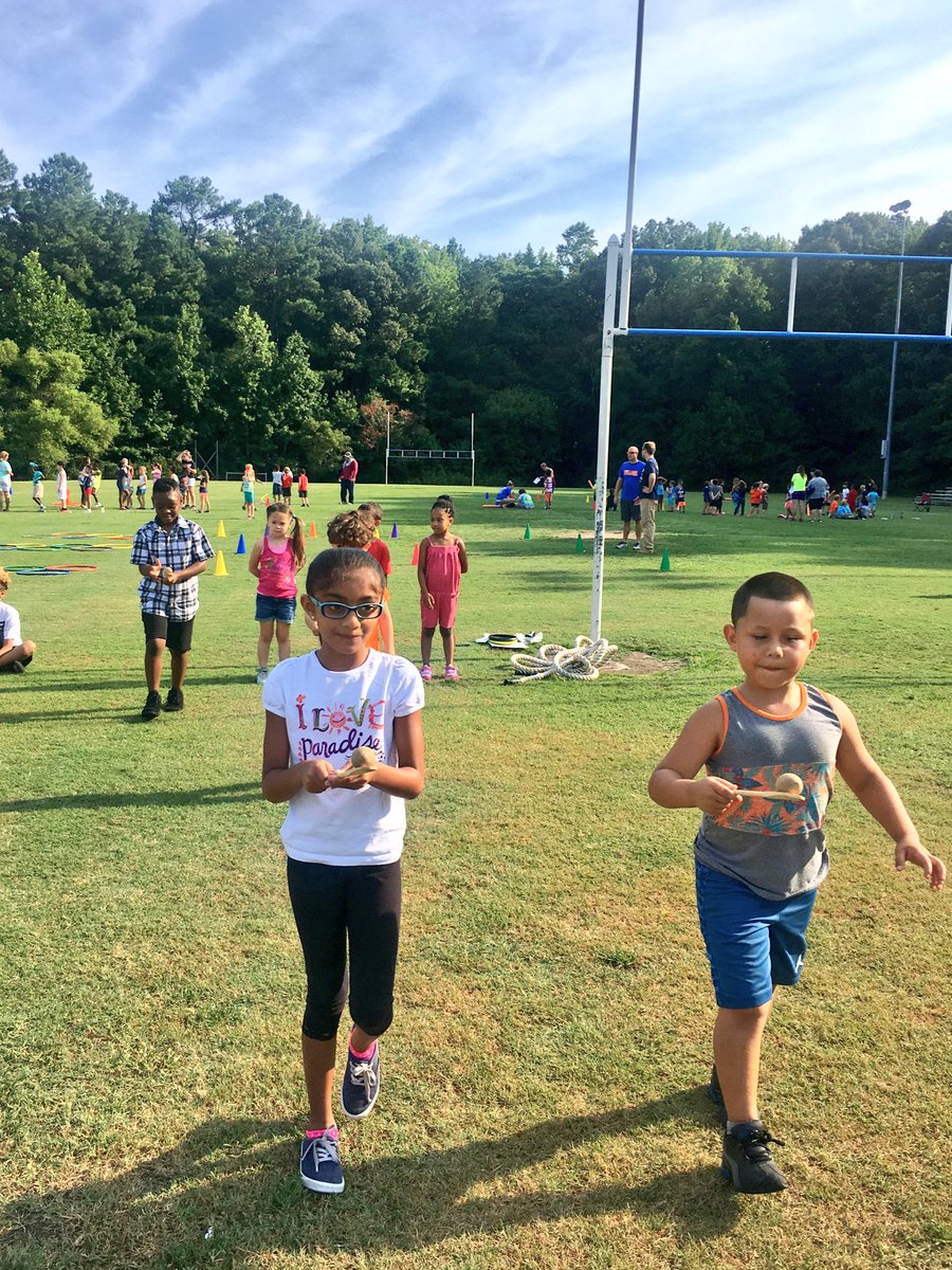 CCPSTeacher's tweet photo. #YCSDSummerAcademy Field Day Fun! #YCSD17 https://t.co/inA666XgJg