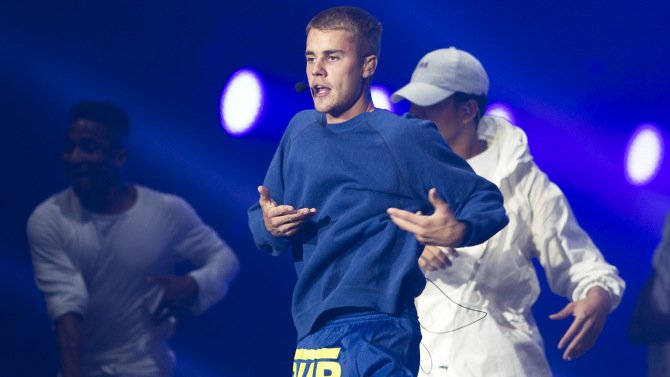 Variety's tweet photo. Scooter Braun apologizes to Justin Bieber fans over cancellation of #PurposeTour shows https://t.co/TMXSNl02Rp https://t.co/0Z15CaHdyw