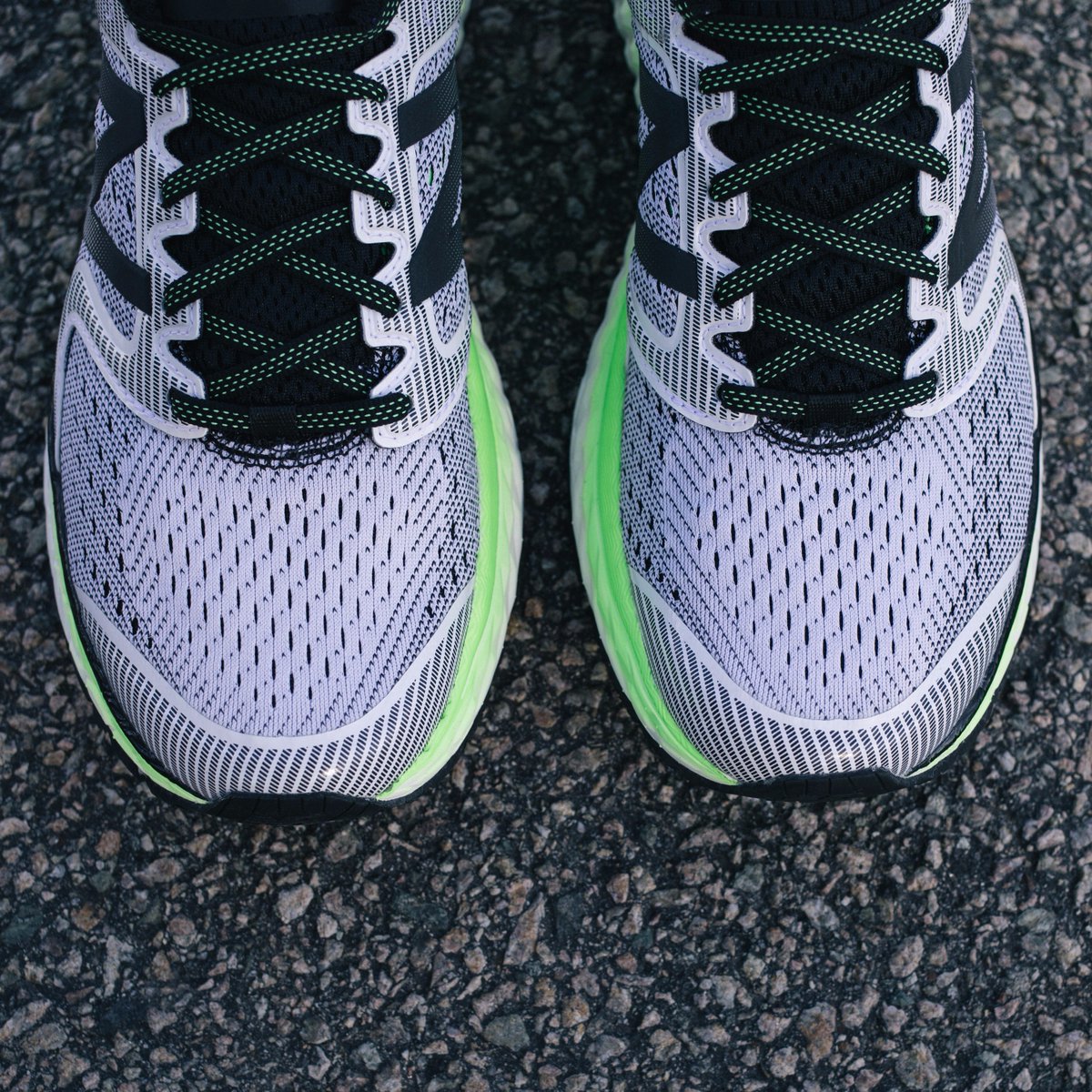 A shoe with a soft spot for miles: the #FreshFoam 1080. 👟 ow.ly/kXbw30dTFBC