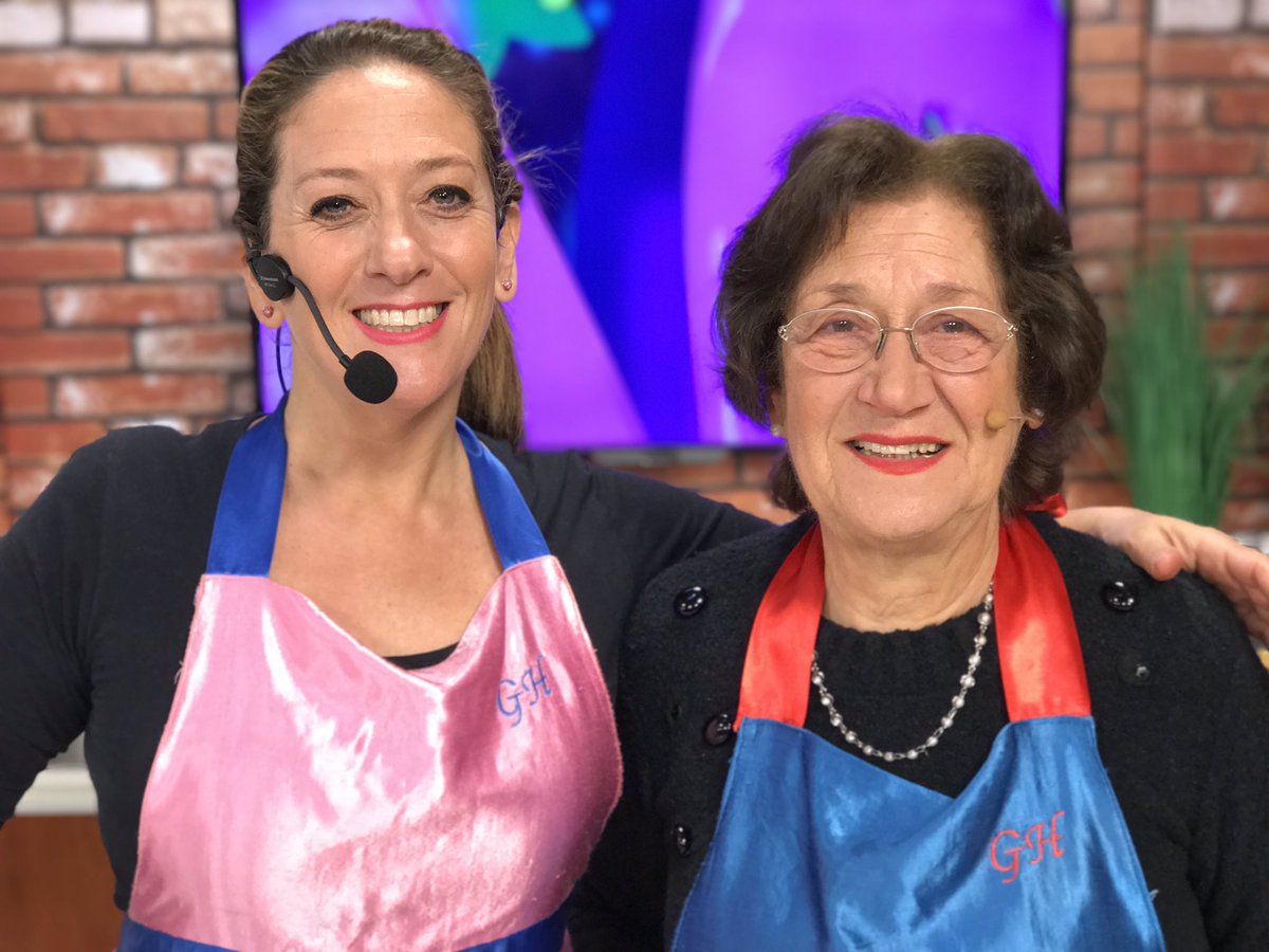 venimanana's tweet photo. #LaCocinaDeVM edición super especial: @gabrielahilal cocinando con su Madre Hend  😍
#CocinaSiria #🇸🇾 #Malubi https://t.co/UX860CYPce
