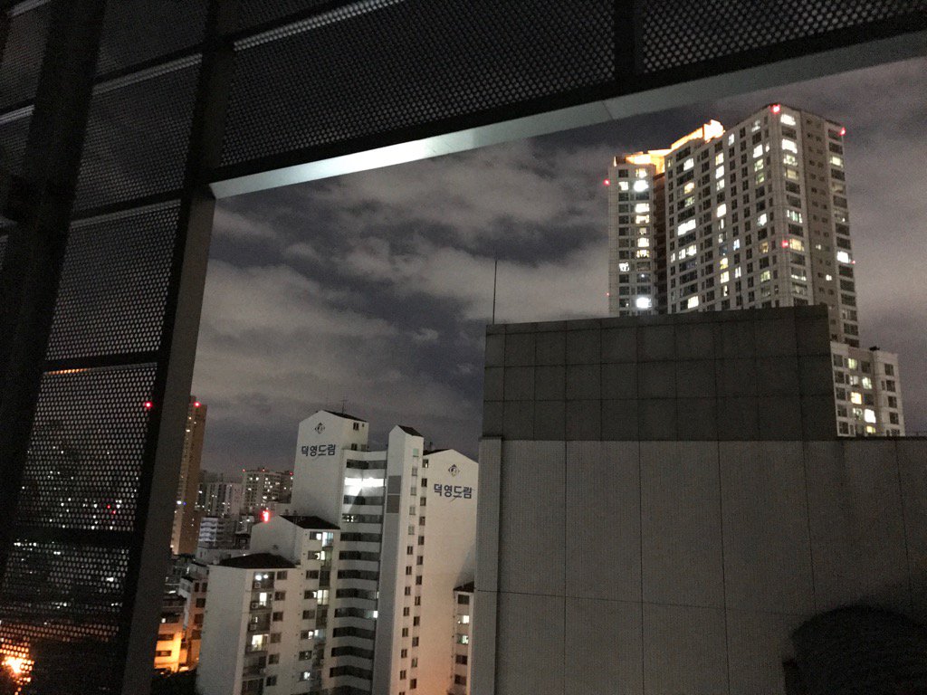 JS000925's tweet image. In the gray night