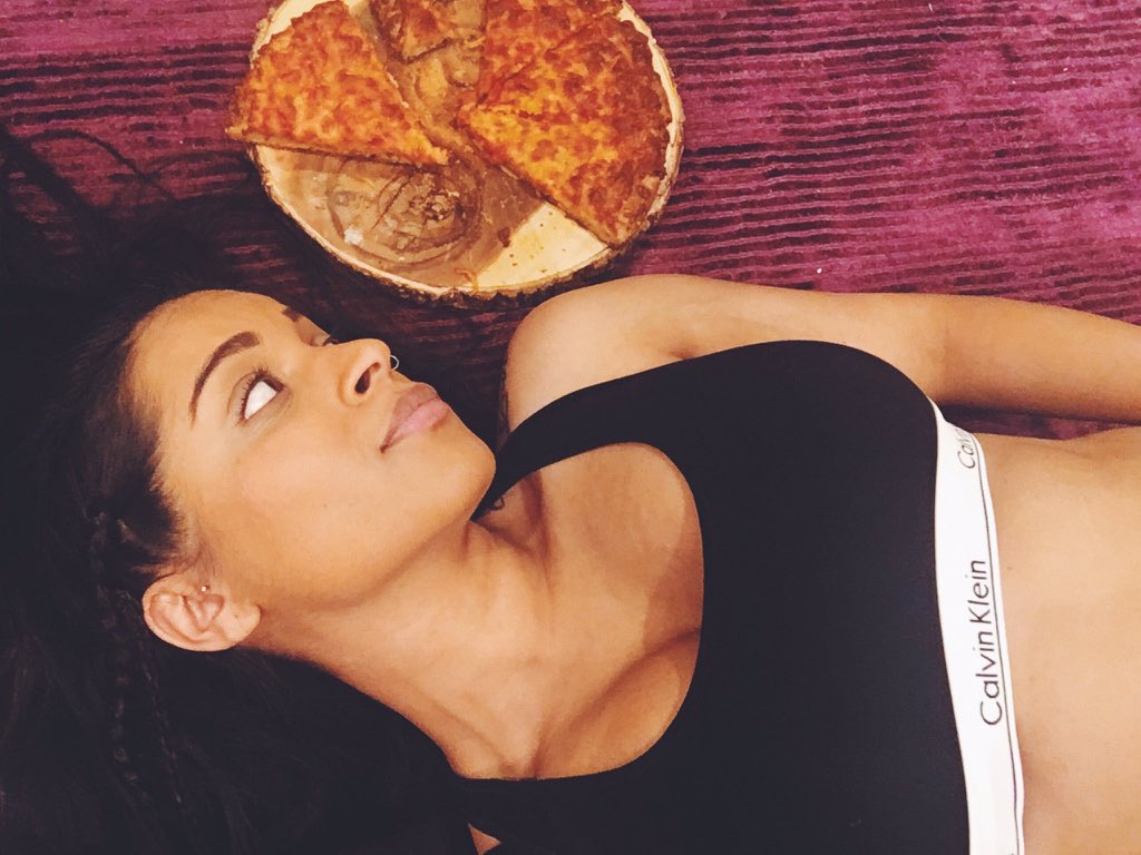 LillysAnkles's tweet photo. My #TeenChoice for #ChoiceFemaleWebStar is @IISuperwomanII #LillySingh

RT if you suddenly wanna be pizza
(I don't. I'm already her ankles😉) https://t.co/7RQKz9QRtW