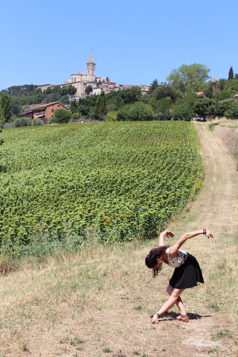 GyulyaCard's tweet image. walking around the #countryside 🌞🌻💖
#dance #followme on my #Facebook page Giulia Card
