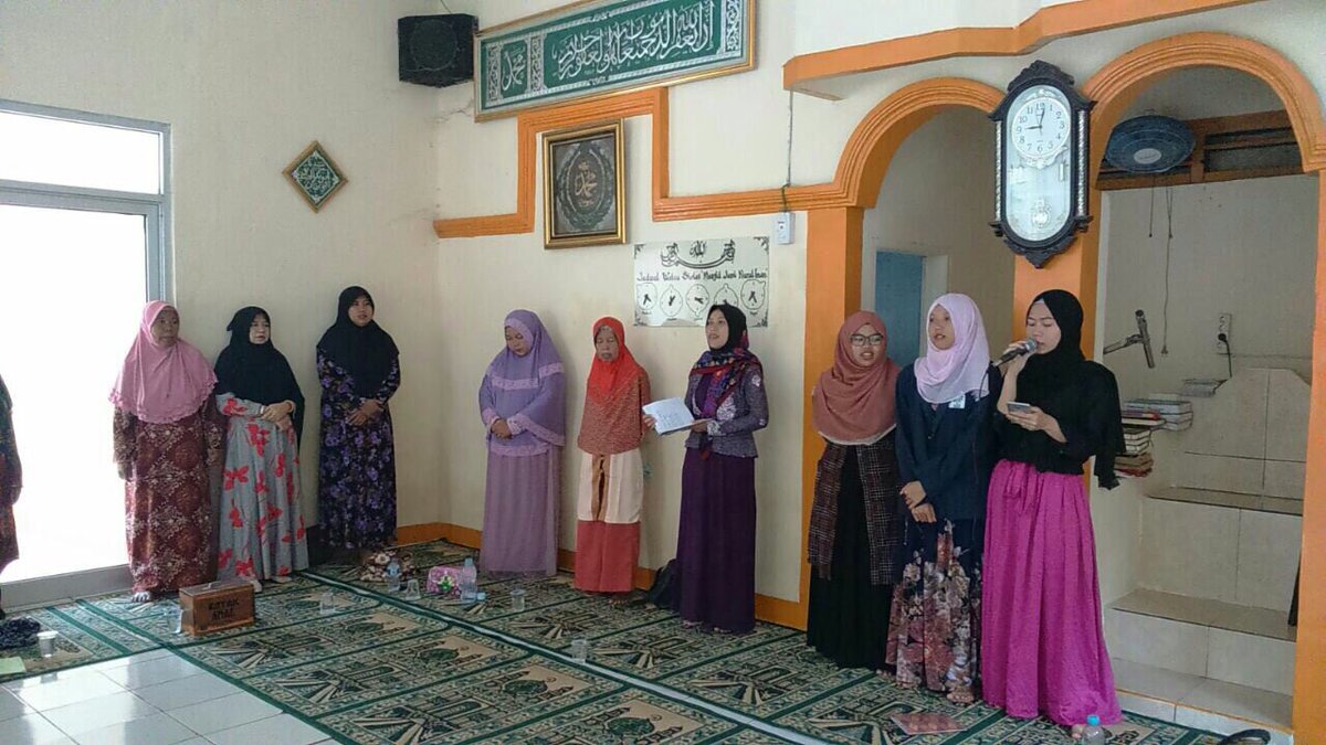 gaprilia's tweet photo. Pengajian rutinan ibu2 kabupaten purwakarta kecamatan cibatu 💖 https://t.co/jWPy4evyk5