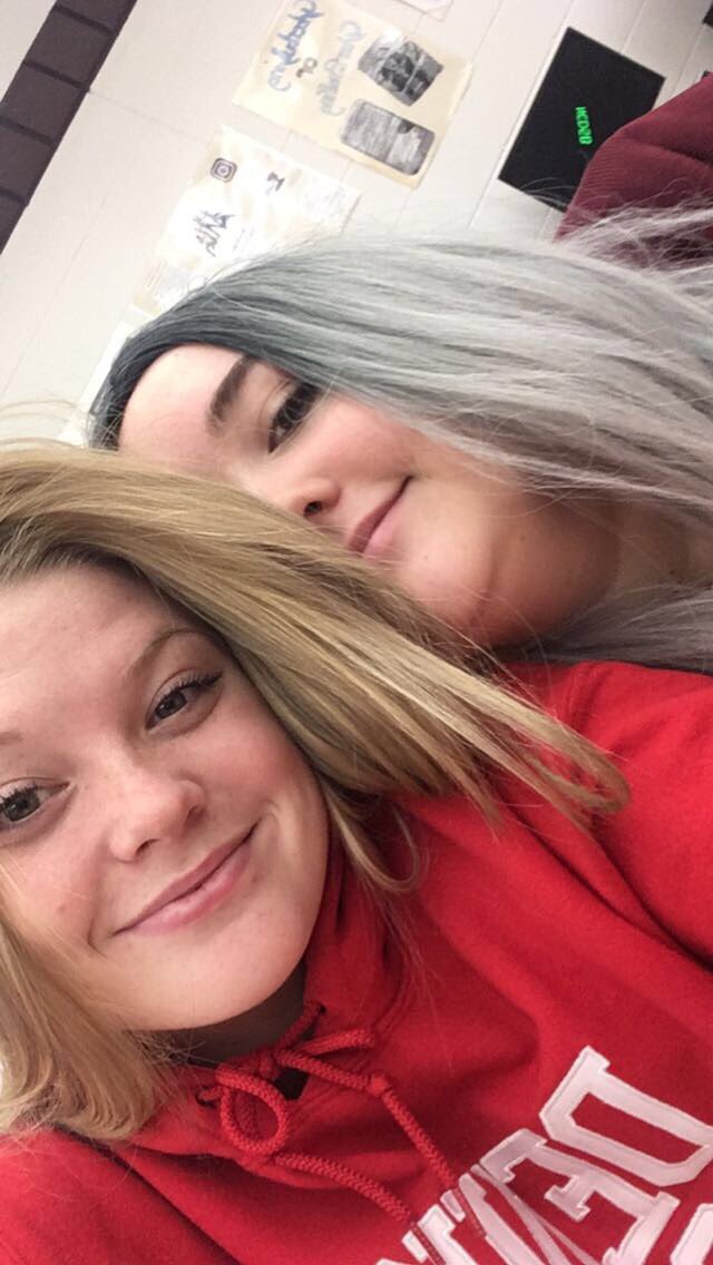 kailyungblutt's tweet photo. happy birthday to my lil ray of sunshine, I love you!! party hard hunni🥂💘 @emmaaallan #krisprice https://t.co/lKFYCa8AR5