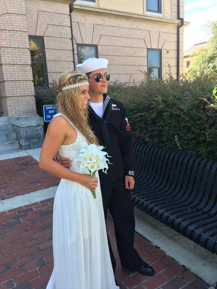 Favorito718's tweet photo. #weddingday #happiestday #whitedress #loveasailor https://t.co/7C39UFJyA5