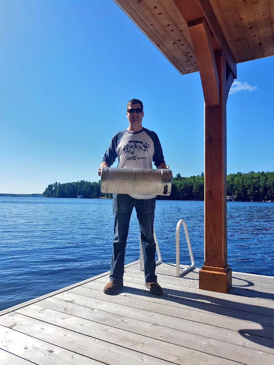 AdventuRor17's tweet photo. Is your boathouse missing something? @MuskokaBrewery #DocksideDraught is the answer! Check it out today: https://t.co/2lDJhXaXUE 🍻 https://t.co/rIH1JRtLEO