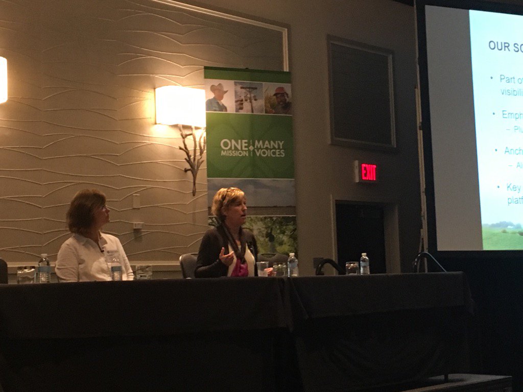 wing_it_'s tweet photo. Thank you @FCSAmerica for sharing your #socialmedia best practices to @farmcredit 
Excellent! #OneMissionManyVoices https://t.co/tZSJZ58EQy