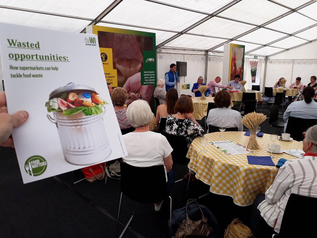 Tesco_Wales's tweet photo. A lively debate @royalwelshshow with @WomensInstitute &amp; @WRAP_UK about reducing #foodwaste. Learn more: https://t.co/IkV3iccvAP #rwas17 https://t.co/OMOKUIGSUW