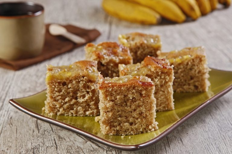 BoaVidaOnline's tweet photo. Bolo de banana:3 receitas rápidas e saudáveis https://t.co/1L5BTaycjR #boavidaonline #aureliaguilherme #bolodebanana #receitas #bolointegral https://t.co/2hKveU8Z6O