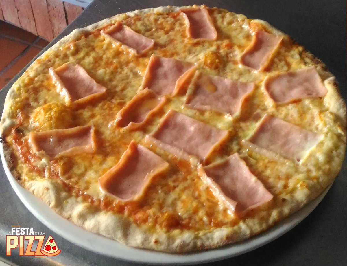 CuoreMcbo's tweet photo. ¡Visítanos y pide auténtica pizza d’ Italia con tus ingredientes favoritos! ¿Qué tal esta con solo divino prosciutto? 👌🏼 #CuoreMcbo https://t.co/8fwhGCGzJQ