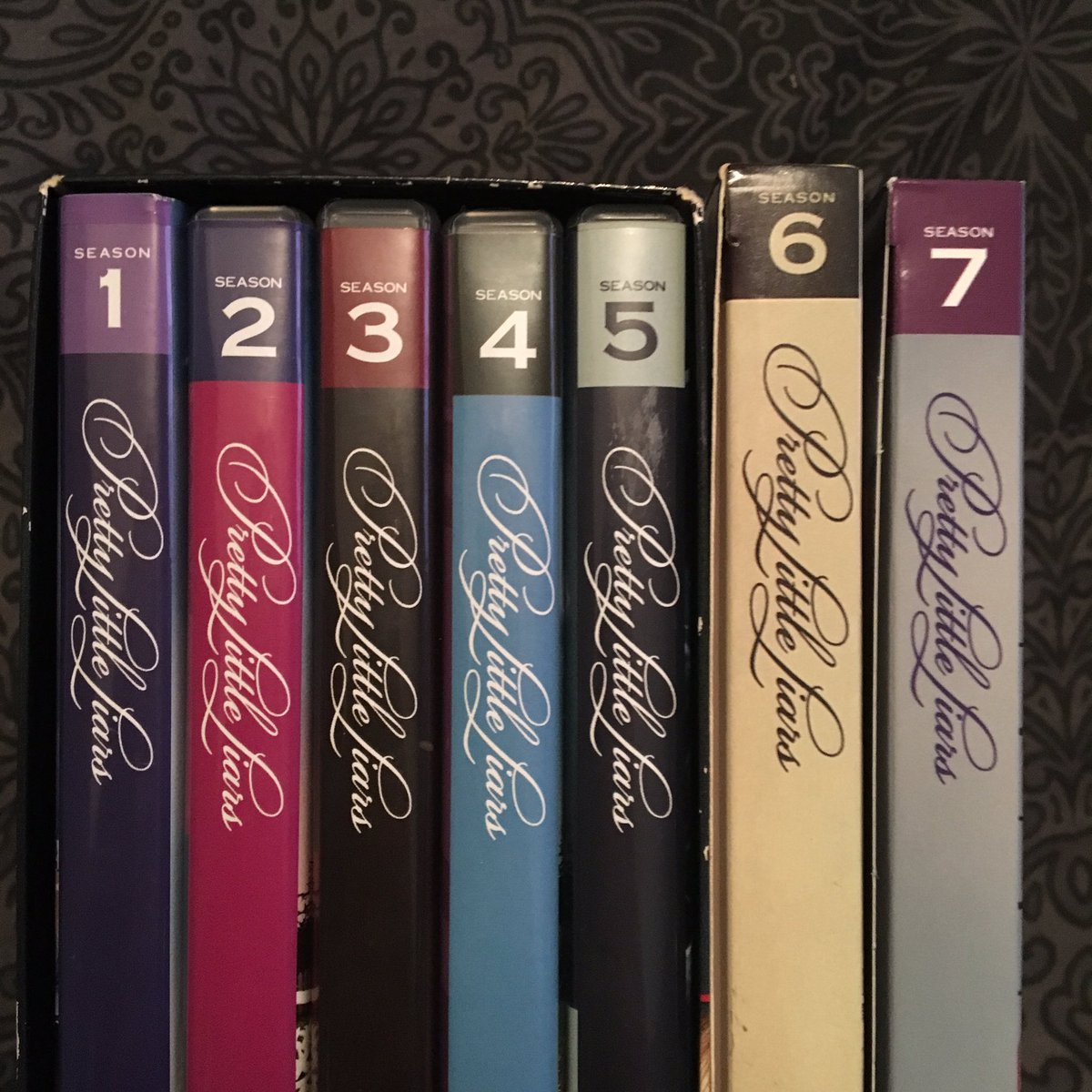ohitsdani_'s tweet image. so happy I now have the full collection of @PLLTVSeries, this is what you call perfection 😍 #PrettyLittleLiars #PLLGameOver