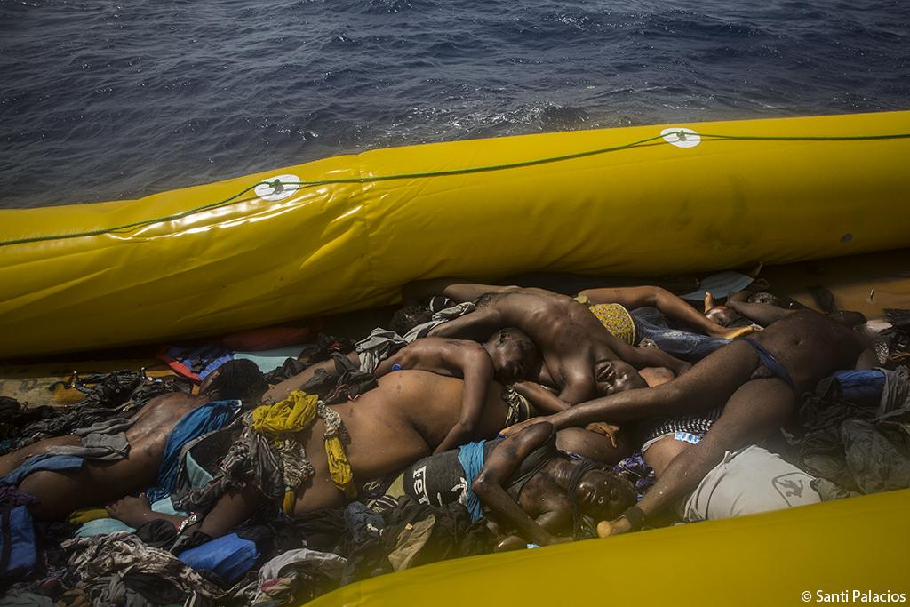 SantiPalacios's tweet photo. Right now: Central Mediterranean Sea https://t.co/YMBnO1V36o