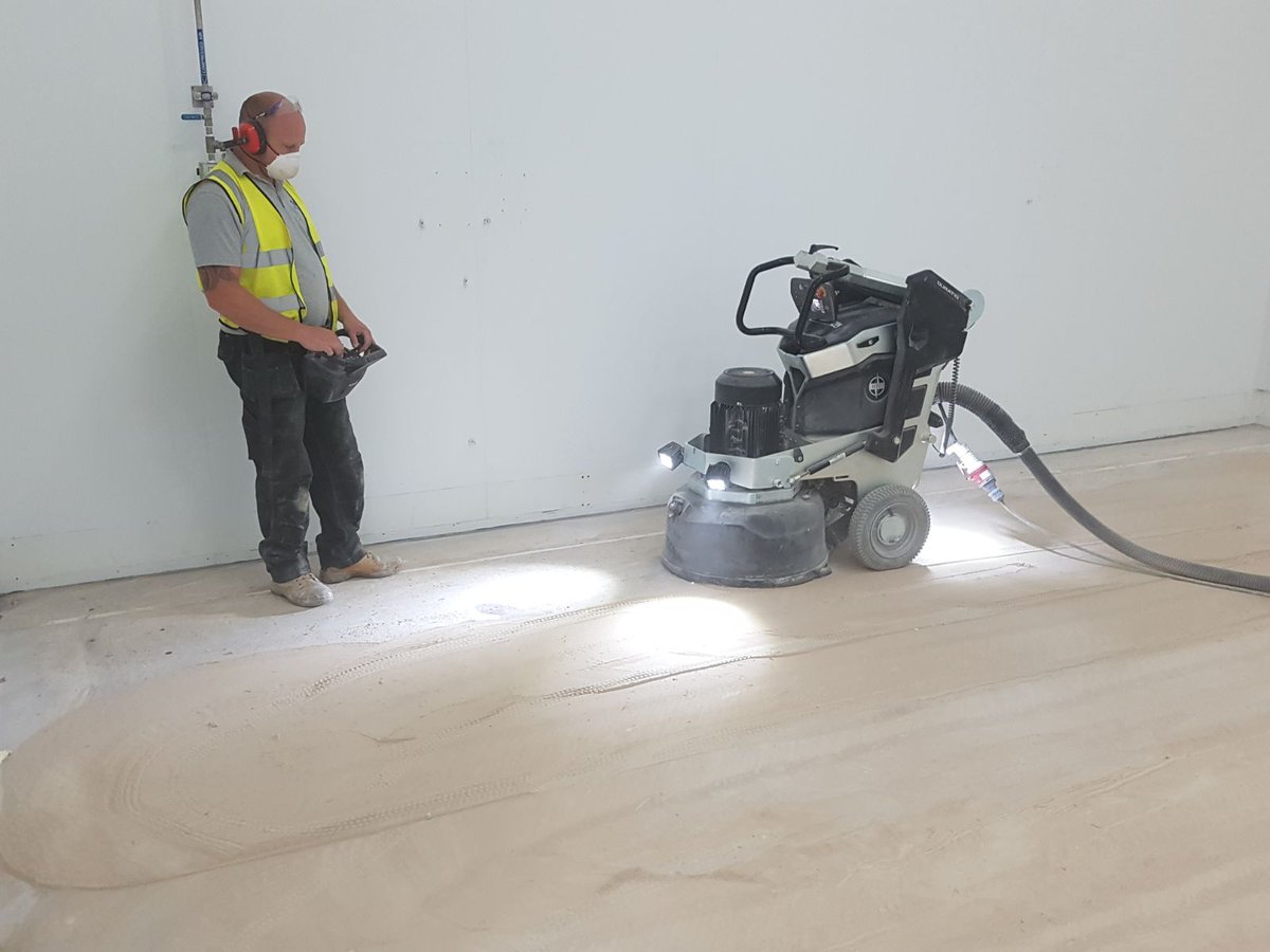 ResinCoating's tweet photo. Some of us really enjoy the #dailygrind especially when using the @HTCFLOOR_UK Duratiq. #resinflooring https://t.co/QsshbppypE