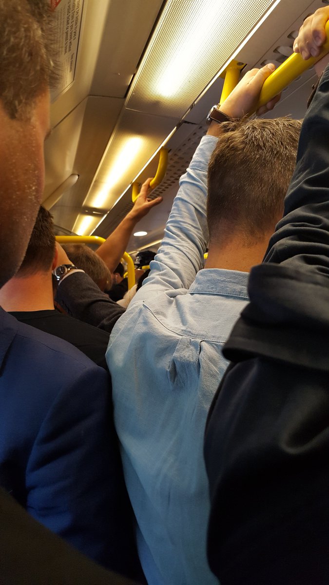 iboy01's tweet photo. @Se_Railway why is this acceptable? Every morning trains are this packed! Run a more frequent and reliable service #removefranchise #useless https://t.co/xfx576ZTo9
