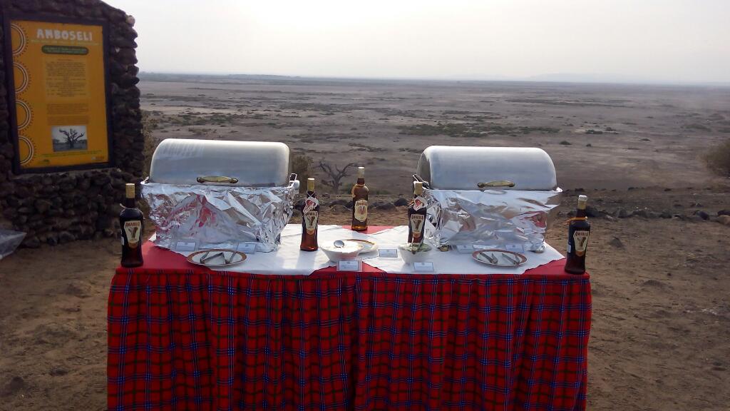 JumaMusili's tweet photo. Sundowner set courtesy of @amarula group by @serenahotels #Observationhill #serenaAmboseli @paulakahumbu https://t.co/Mjb1TcNkXj