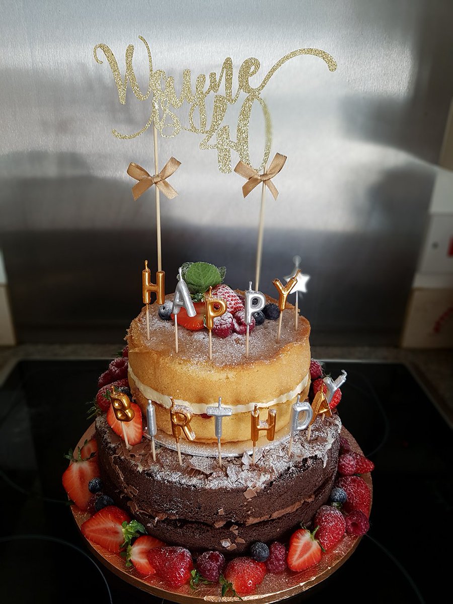SpongeCakesLtd's tweet photo. 40th Birthday Double Layer Sponge! https://t.co/Y2YryMbLGW #SpongeMoment #Winner https://t.co/QY6pXkfmK1