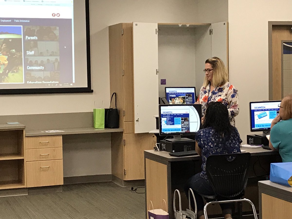 docstang64's tweet image. #DISDtechnology Tech Academy participants learning the new teacher webpage