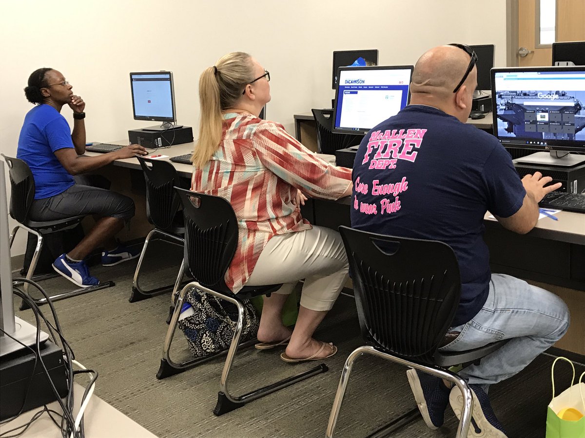 docstang64's tweet image. #DISDtechnology Tech Academy participants learning the new teacher webpage