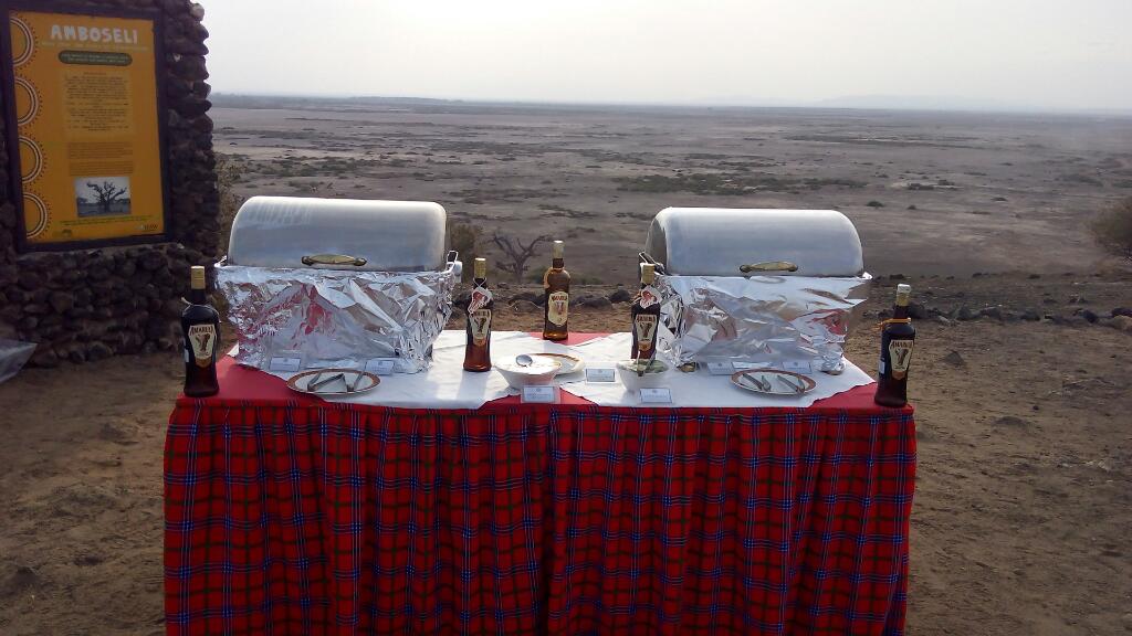 JumaMusili's tweet photo. Sundowner set courtesy of @amarula group by @serenahotels #Observationhill #serenaAmboseli @paulakahumbu https://t.co/Mjb1TcNkXj