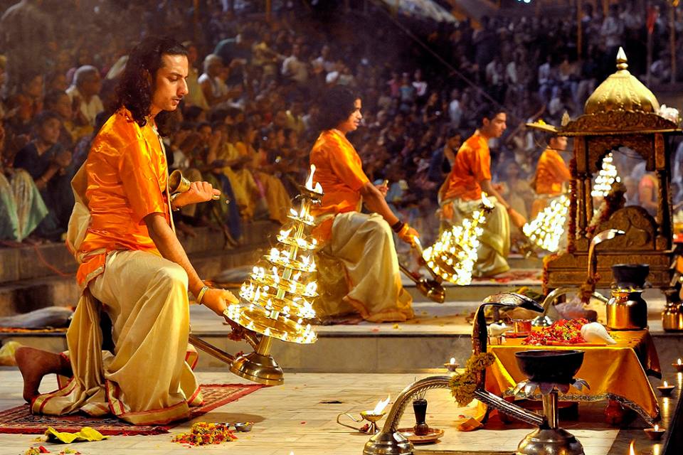 StretchPayit's tweet image. Ganga Aarti in the oldest city of the world #Ganga #Varanasi #India #travel #IncredibleIndia