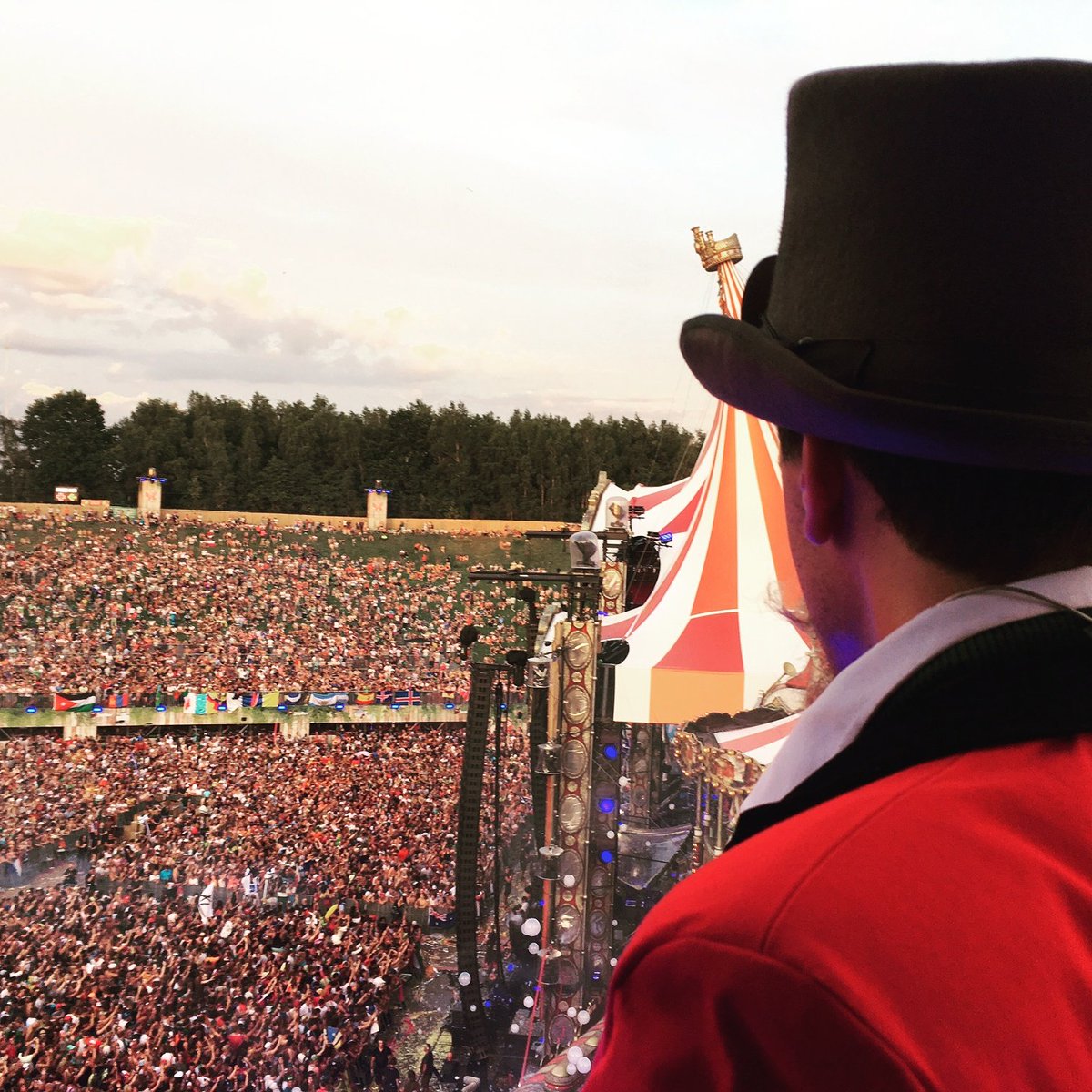 What an amazing audience you were! Get home safely and thank you for being so awesome! #Tomorrowland2017  #masterofceremony <a href="/tomorrowland/">Tomorrowland</a>