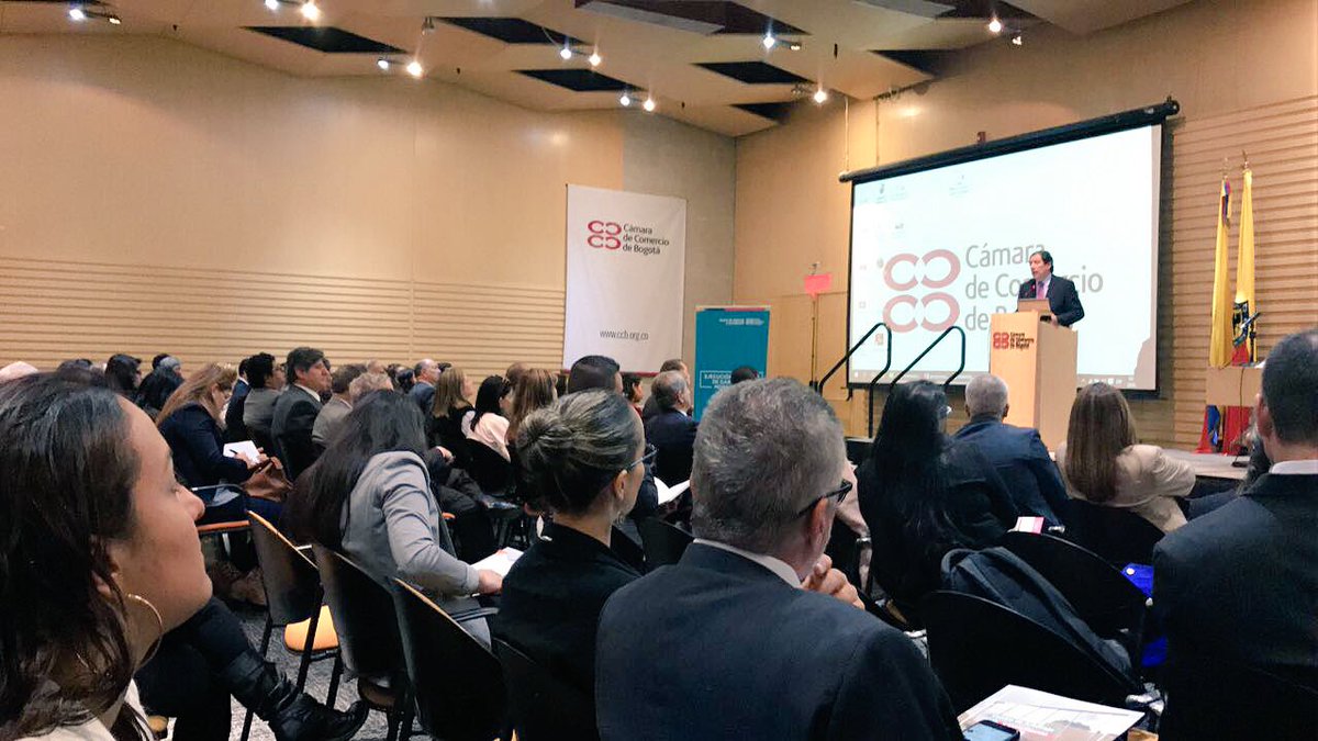 Colcob_Colombia's tweet photo. Lanzamiento del servicio de ejecución especial de garantías | Mauricio González director centro de conciliación y arbitraje @camaracomerbog https://t.co/KVpepAFJda