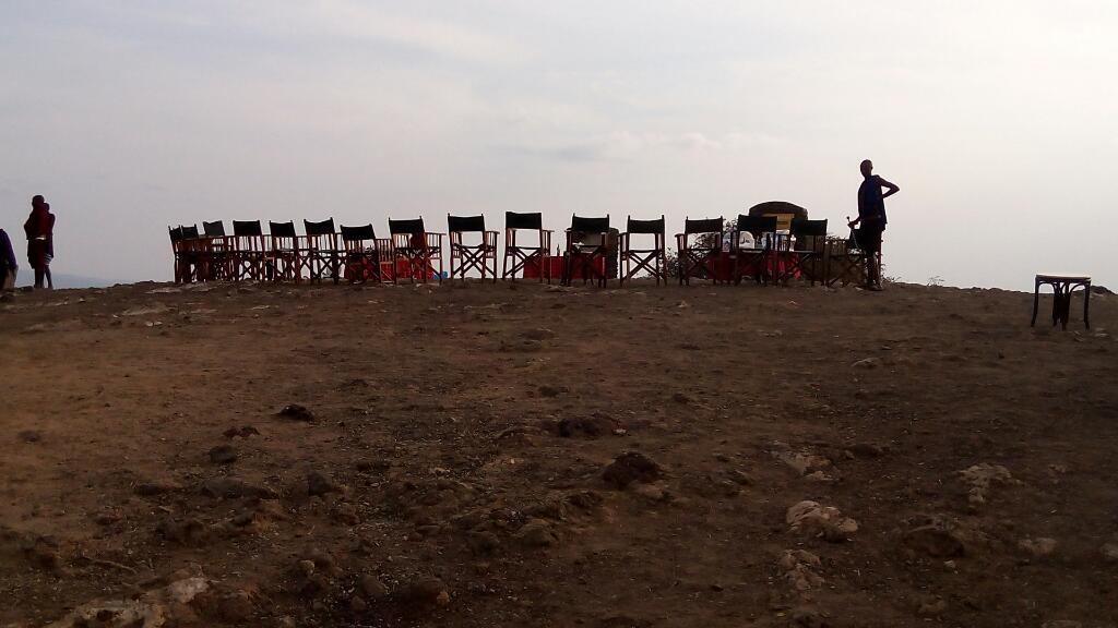 JumaMusili's tweet photo. Sundowner set courtesy of @amarula group by @serenahotels #Observationhill #serenaAmboseli @paulakahumbu https://t.co/Mjb1TcNkXj
