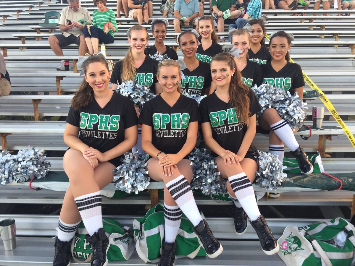 sphsdevilettes's tweet photo. #tb to last year's football season! can't wait for this year's to start 😊 we miss our graduated devilettes! ❤️ #GoDevils #Devilettes 💚🏈😈✨ https://t.co/ac9Nv1965r