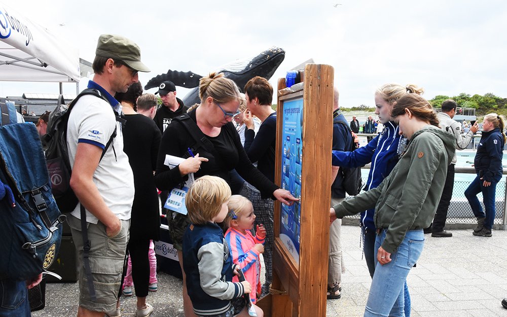 EcomareTexel's tweet photo. Wat een leuke dag was het #Walvisdag! #NH-Radio deed verslag (13:50 en 15:45): https://t.co/Jwfue2DLh7 #leukomterugteluisteren @SOSDolfijn https://t.co/D5mBfeSgYW