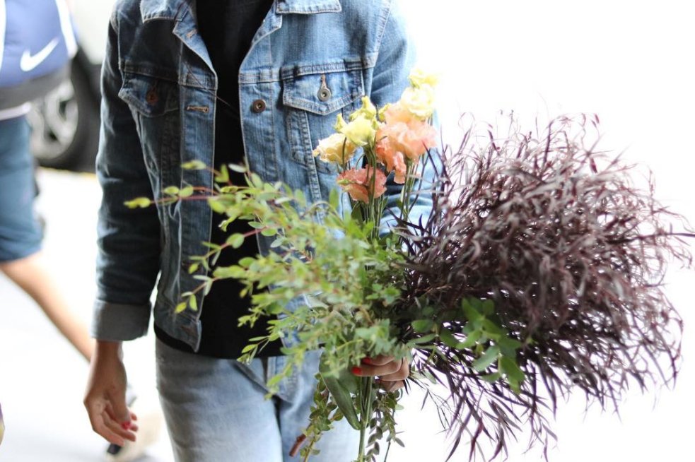 NYLOHotels's tweet photo. Fresh-cut inspiration c/o CALA Floral Studio, which hosts a pop-up flower market in our @NYLONYC lobby each weekend, 12–8 PM. #NYLOHotels https://t.co/H87EbKdxdd