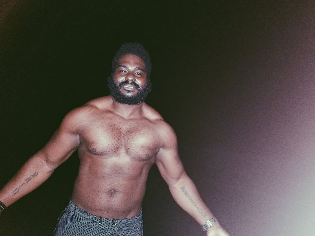 iAmDieselGod's tweet photo. #ThisIsntEvenMyFinalForm #Summer17 #Bodybuilding #DieselSeason #DieselGod #BeardedMuscle #ExcuseMyBack #EbonyAesthetics #FlexTillYoureFamous https://t.co/NMIZKPkz0m