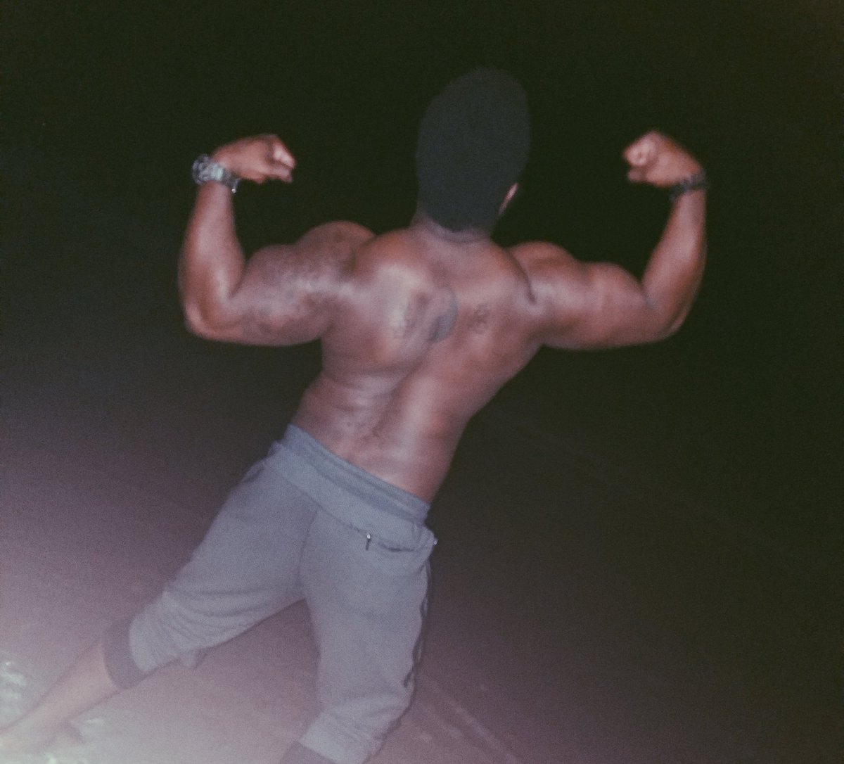 iAmDieselGod's tweet photo. #ThisIsntEvenMyFinalForm #Summer17 #Bodybuilding #DieselSeason #DieselGod #BeardedMuscle #ExcuseMyBack #EbonyAesthetics #FlexTillYoureFamous https://t.co/NMIZKPkz0m