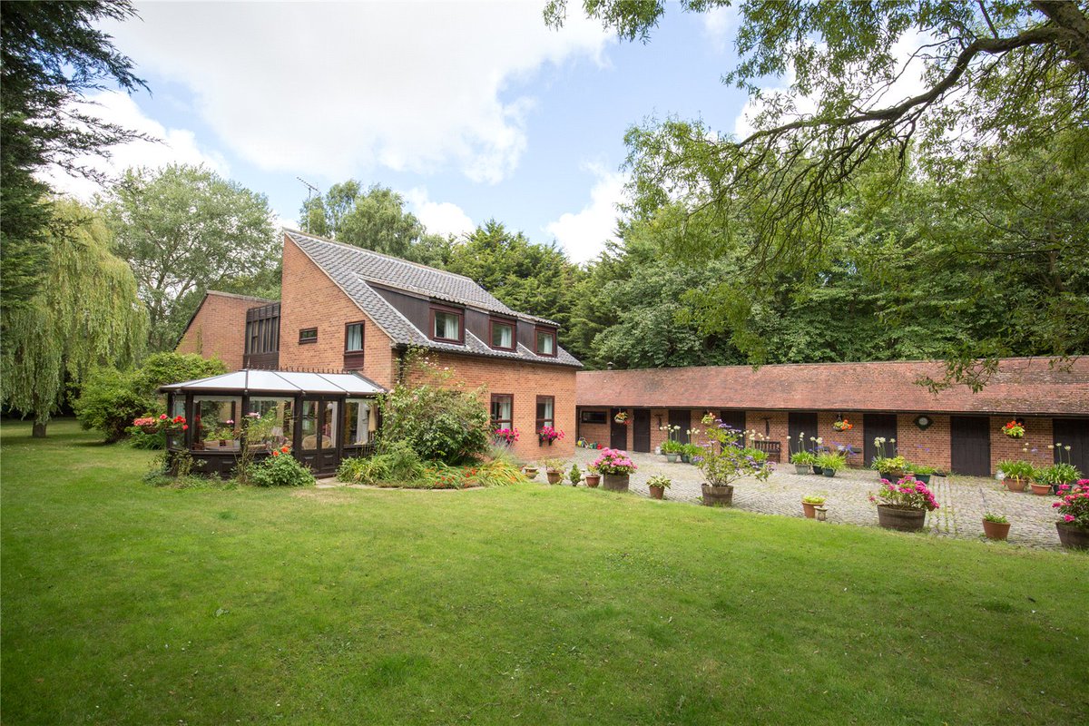 JS_Norwich's tweet photo. New Instruction: #Smallburgh #Norfolk - Guide Price: £735,000
#5bed #Farmhouse style #acreage
https://t.co/cA8JRocrKe https://t.co/zj0mHcmoJK