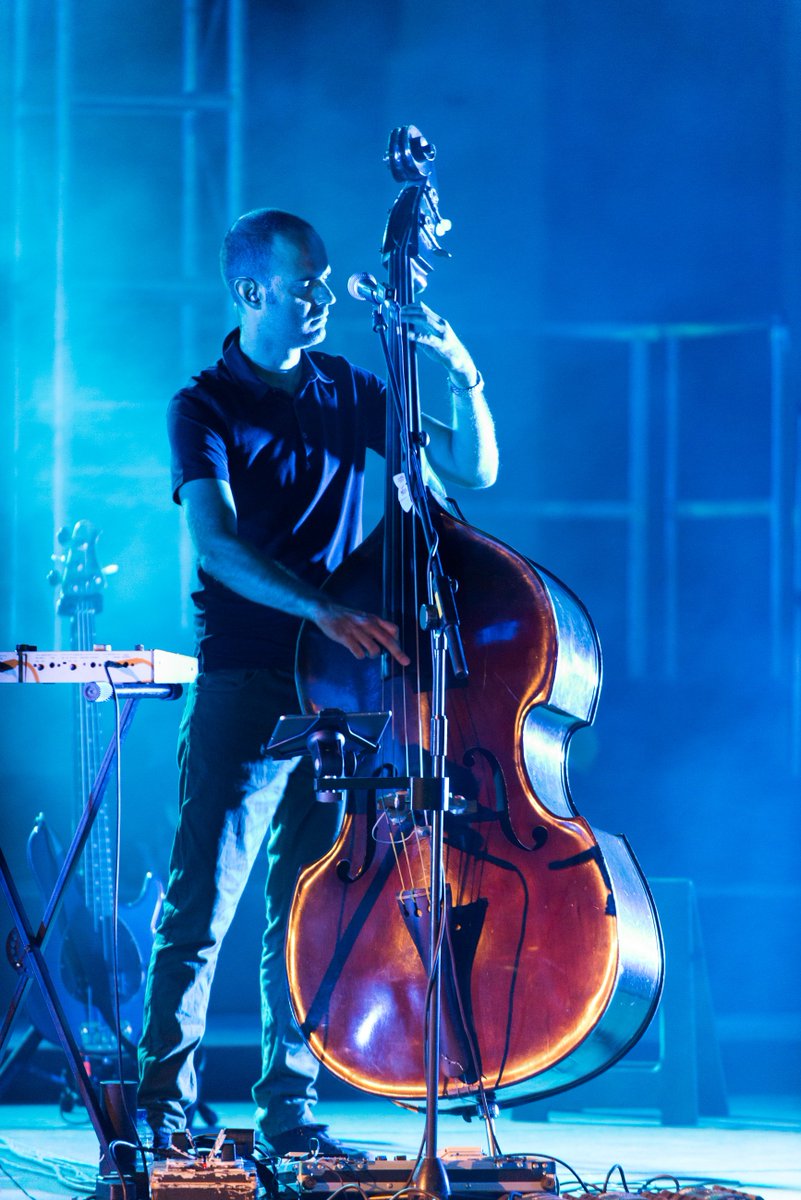 catedracervera's tweet photo. Fotos del concert de @blaumut a la Universitat de #Cervera. Emotiu record cap a l'enyorat Jordi Riu. Gràcies @m_pdrs! @paeriacervera https://t.co/57XepKFYrM