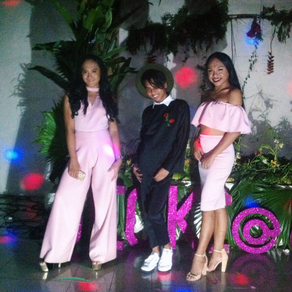 pacokirky's tweet photo. They are all wearing me. ✨ Thank you guys for trusting me. ❤️
#StyledByPaco #CustomMadeOutfit #ootd #ootn https://t.co/KM6UjovO8Q